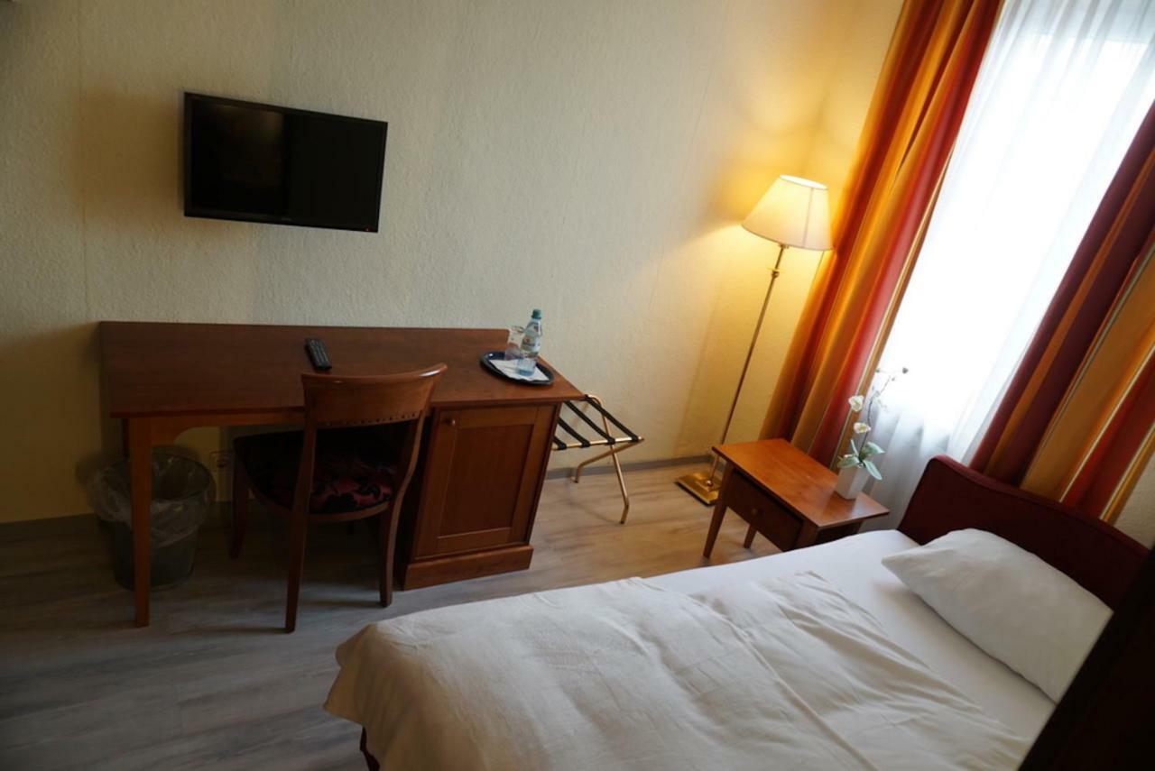 Hotel-Events Adlerpalast Rüsselsheim Екстериор снимка